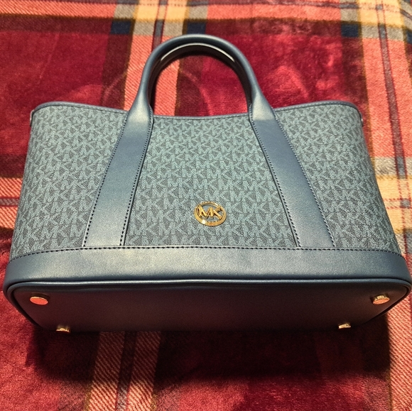 Michael Kors Purse - Picture 2 of 6